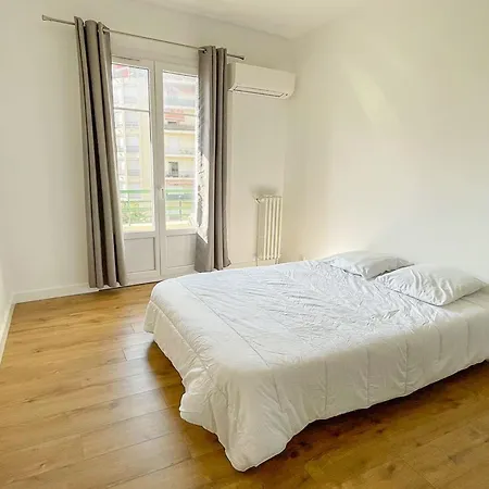 Apartment Seafront For 6 Promenade Des