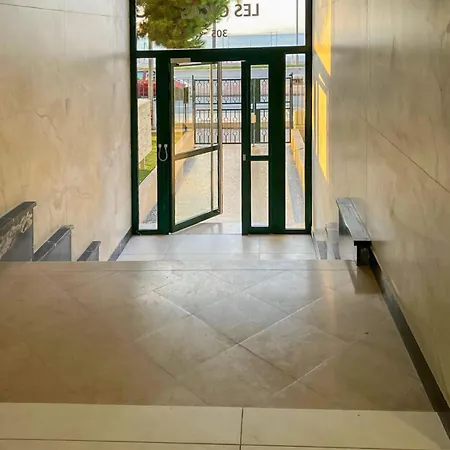 Apartment Seafront For 6 Promenade Des