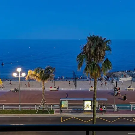 Apartment Seafront For 6 Promenade Des *